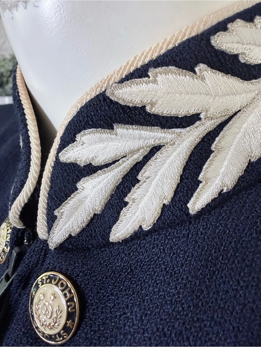 St. John Marie Gray Santana Knit Jacket Navy Embroidered Collar Gold Buttons S - Picture 4 of 12